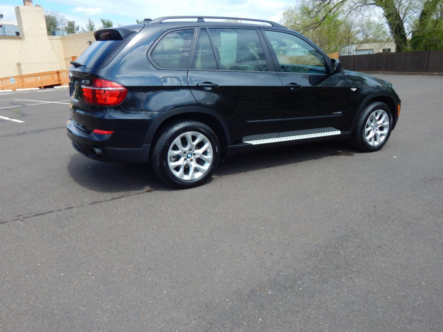 2013 Black /Ivory Leather BMW X5 Premium (5UXZV4C52D0) with an 3.0L 6 cylinder Turbo engine, Automatic transmission, located at 6528 Lower York Road, New Hope, PA, 18938, (215) 862-9555, 40.358707, -74.977882 - Here we have a nice 2013 BMW X5 with a 3.0L 6 cylinder turbo engine putting power to all 4 wheels via an automatic transmission. Options include: ivory colored leather, wood trim, keyless entry, cruise control, tilt steering wheel, power windows/locks/mirrors, power sunroof, power front seats, heat - Photo#2